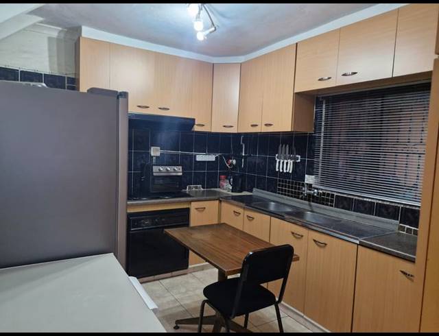 4 BEDROOM HOUSE FOR SALE IN MONTFORD